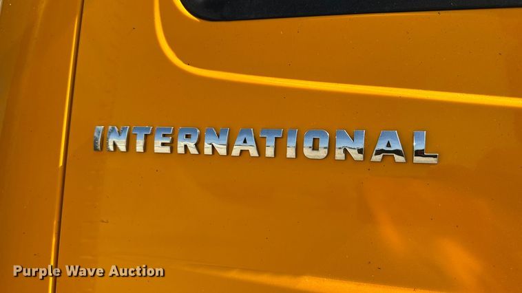 image for item DO2313 2007 International 7400 oil distributor truck