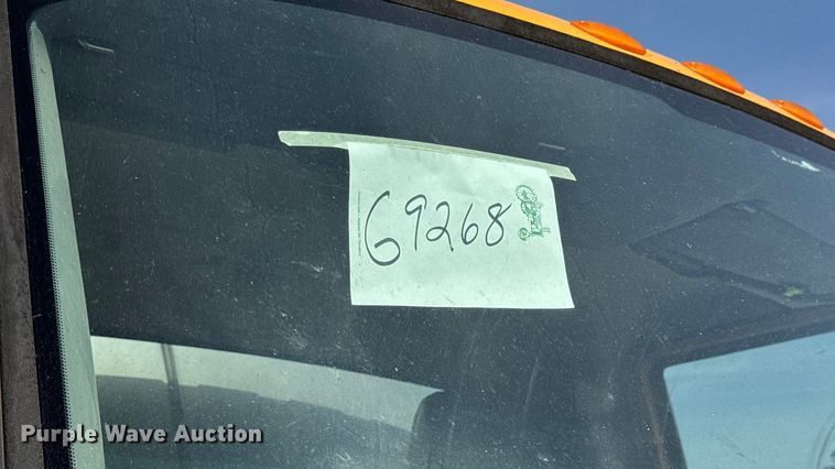 image for item DO2313 2007 International 7400 oil distributor truck