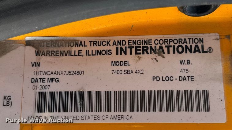 image for item DO2313 2007 International 7400 oil distributor truck