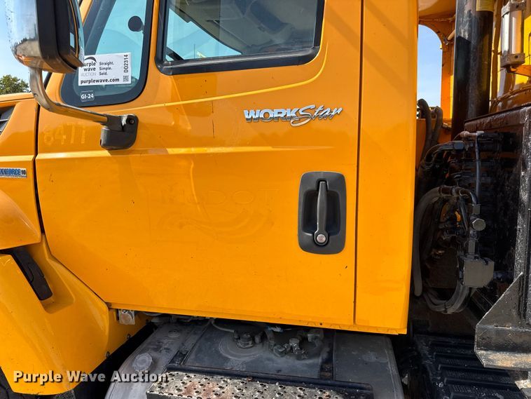 image for item DO2314 2011 International 7500 dump truck