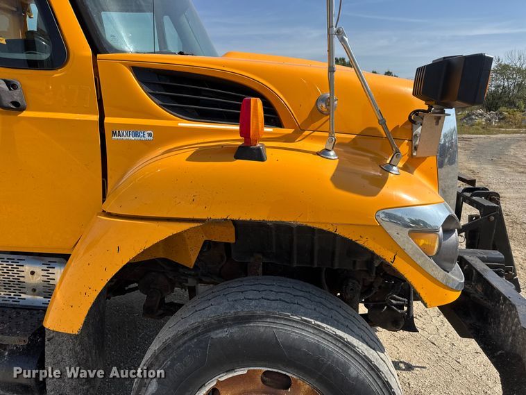 image for item DO2314 2011 International 7500 dump truck