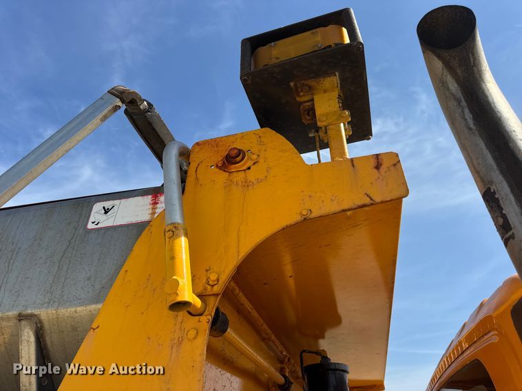 image for item DO2314 2011 International 7500 dump truck