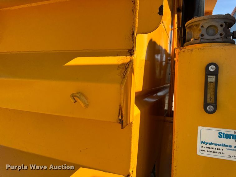 image for item DO2314 2011 International 7500 dump truck