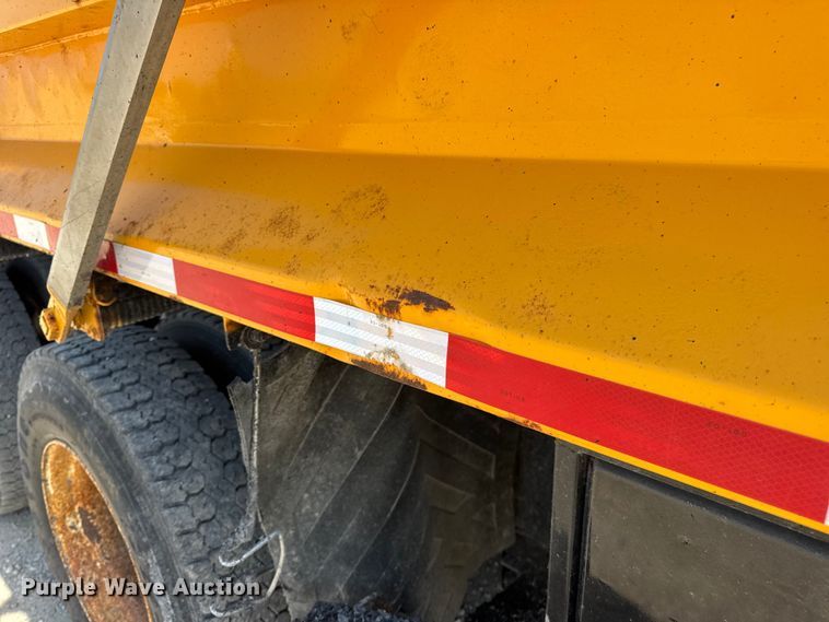 image for item DO2314 2011 International 7500 dump truck