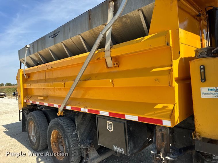 image for item DO2314 2011 International 7500 dump truck