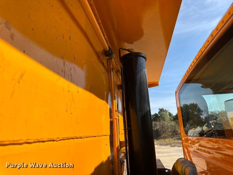 image for item DO2314 2011 International 7500 dump truck