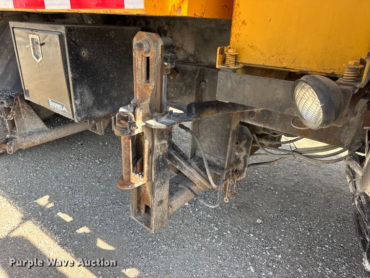 image for item DO2314 2011 International 7500 dump truck