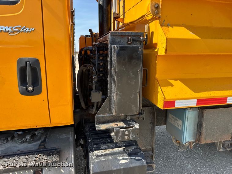 image for item DO2314 2011 International 7500 dump truck