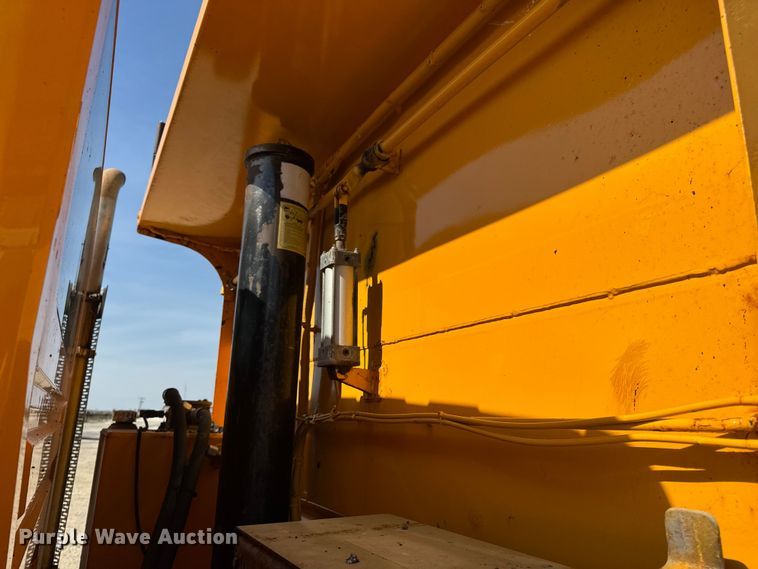 image for item DO2314 2011 International 7500 dump truck