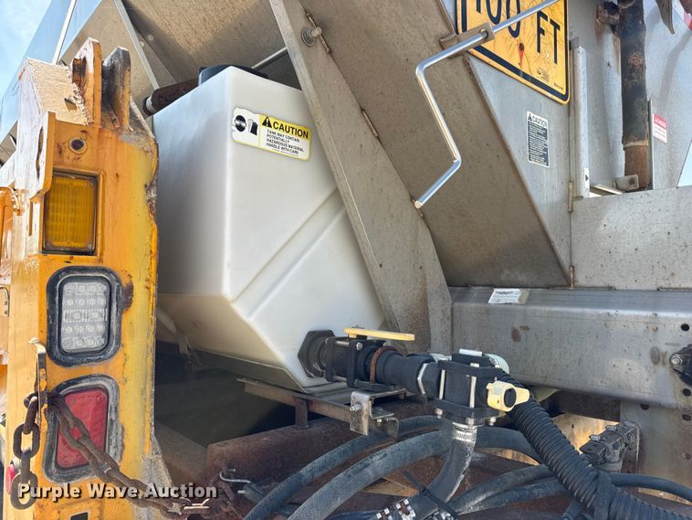 image for item DO2314 2011 International 7500 dump truck