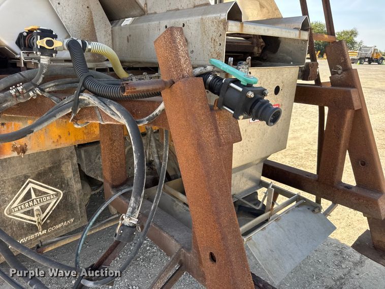 image for item DO2314 2011 International 7500 dump truck