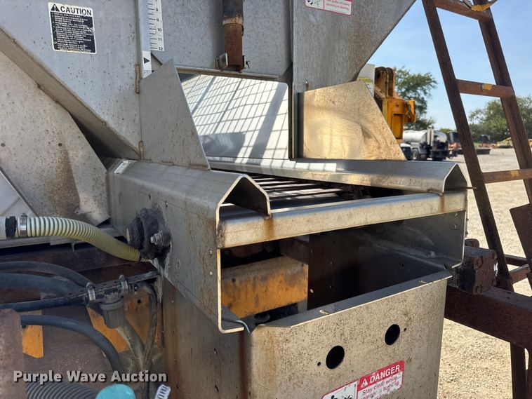 image for item DO2314 2011 International 7500 dump truck