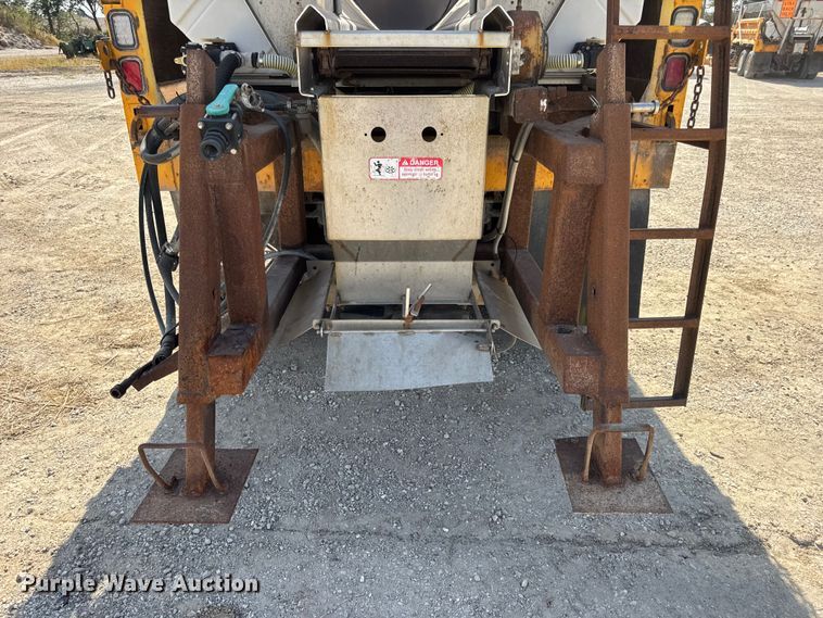 image for item DO2314 2011 International 7500 dump truck