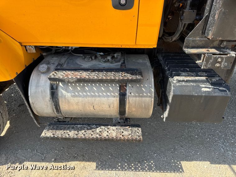 image for item DO2314 2011 International 7500 dump truck