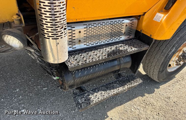 image for item DO2314 2011 International 7500 dump truck