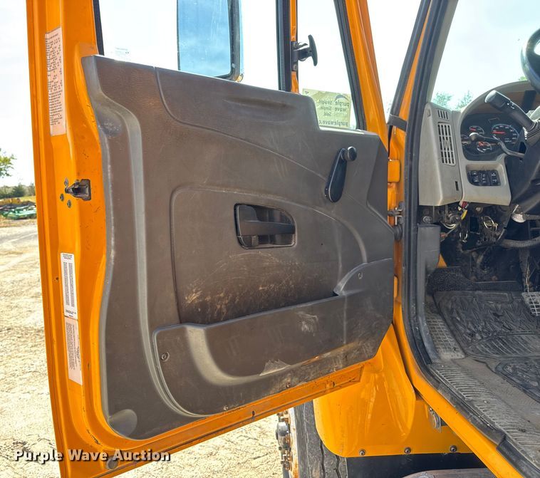 image for item DO2314 2011 International 7500 dump truck