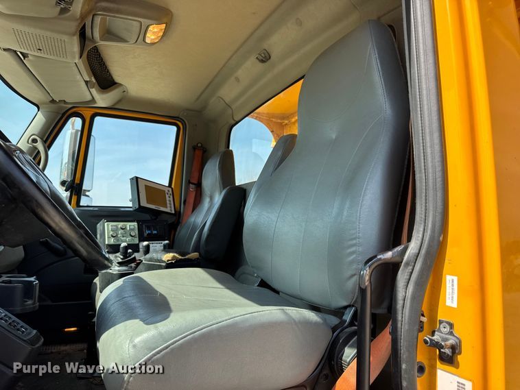 image for item DO2314 2011 International 7500 dump truck