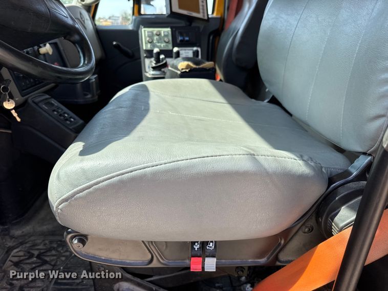 image for item DO2314 2011 International 7500 dump truck