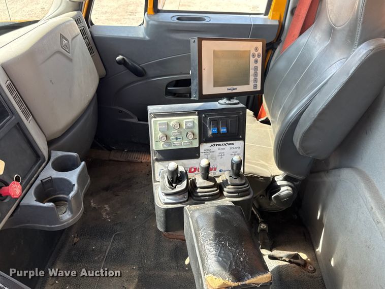 image for item DO2314 2011 International 7500 dump truck