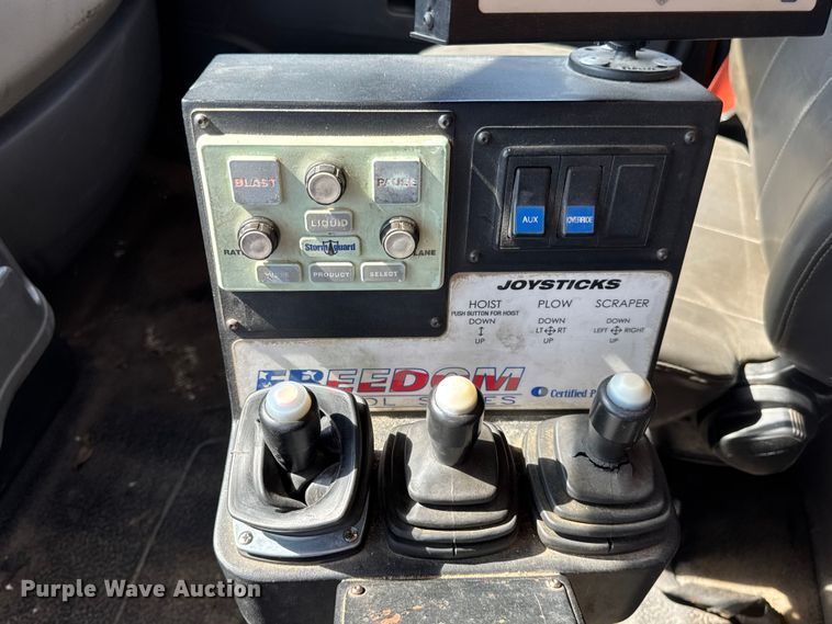 image for item DO2314 2011 International 7500 dump truck