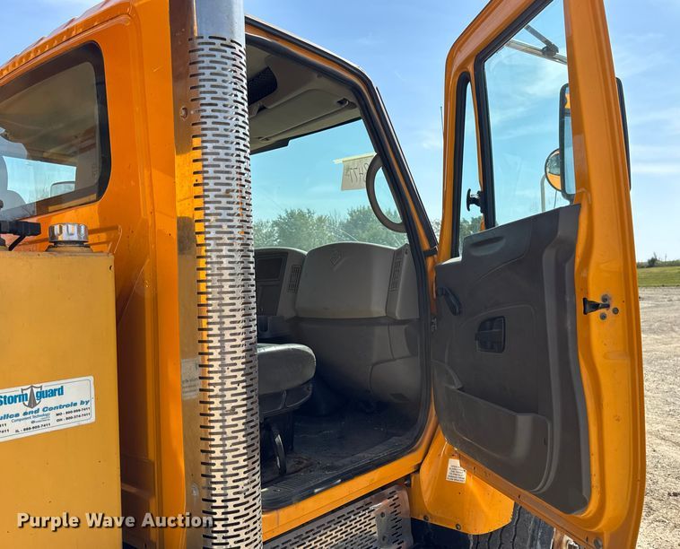 image for item DO2314 2011 International 7500 dump truck