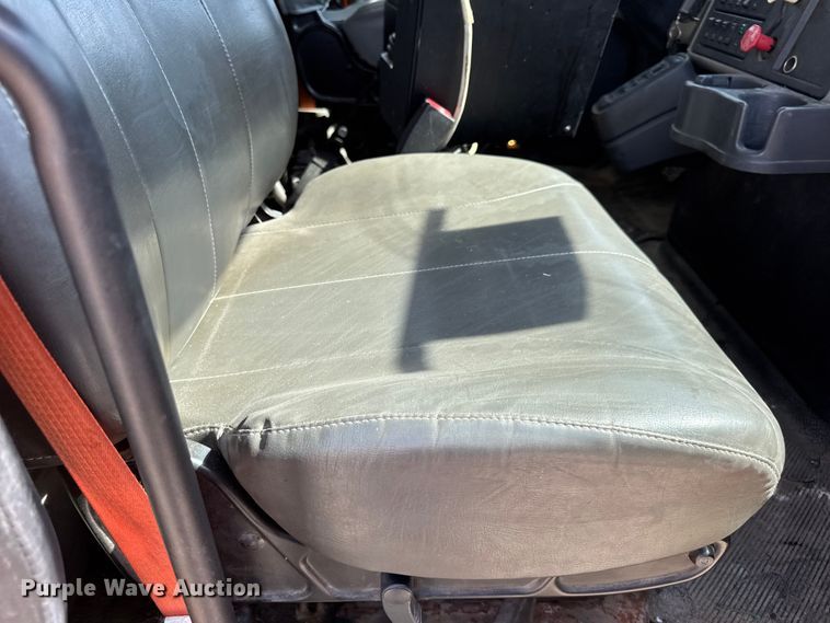 image for item DO2314 2011 International 7500 dump truck