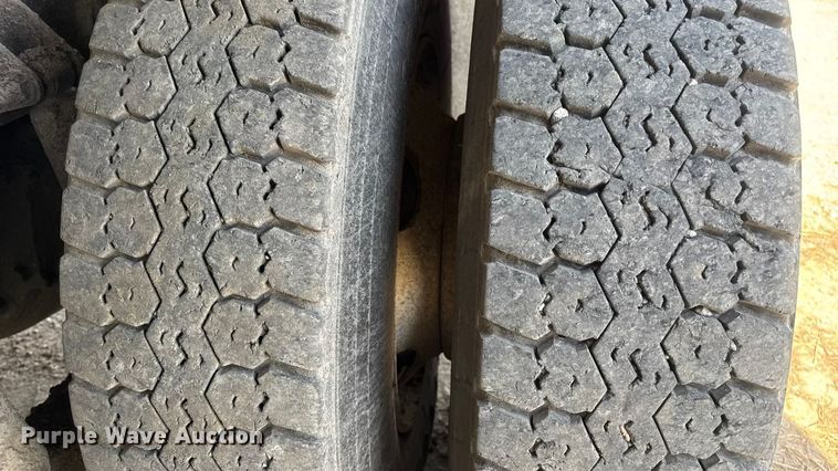 image for item DO2314 2011 International 7500 dump truck