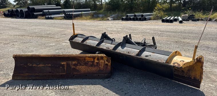 image for item DO2314 2011 International 7500 dump truck