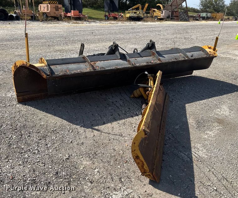 image for item DO2314 2011 International 7500 dump truck