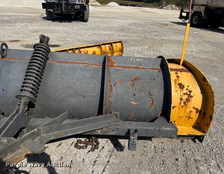 image for item DO2314 2011 International 7500 dump truck