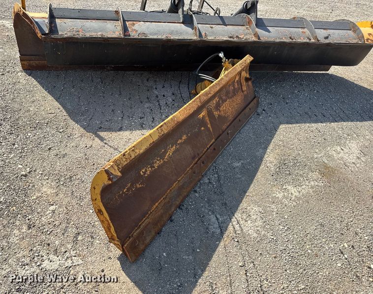 image for item DO2314 2011 International 7500 dump truck