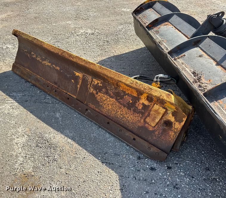 image for item DO2314 2011 International 7500 dump truck