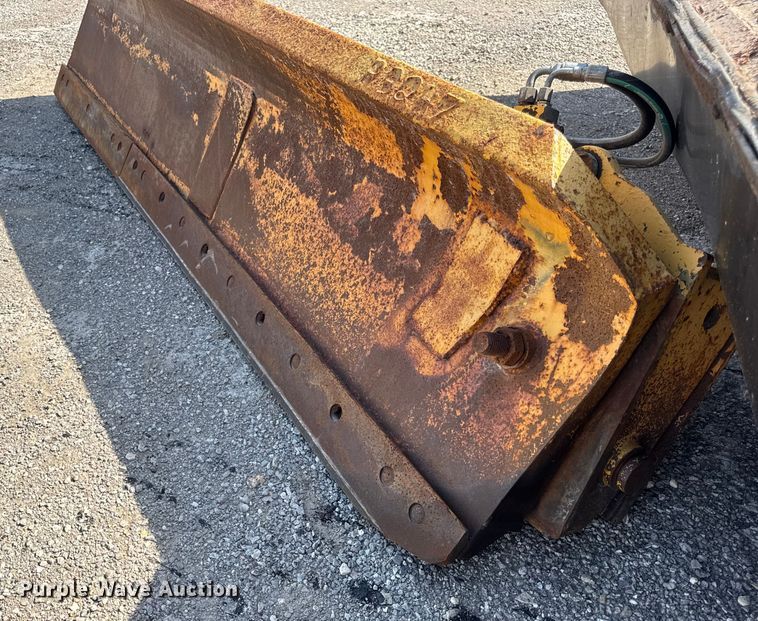 image for item DO2314 2011 International 7500 dump truck