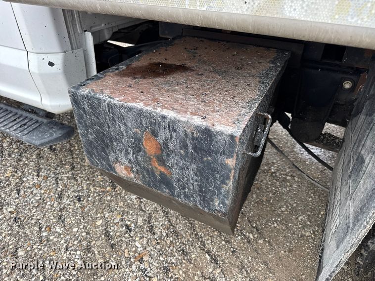 image for item DO2384 2017 Ford F550 XL Crew Cab dump truck