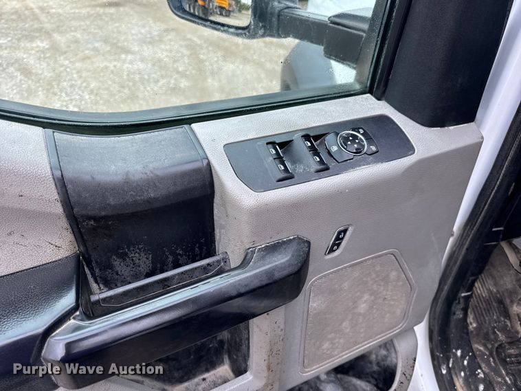 image for item DO2384 2017 Ford F550 XL Crew Cab dump truck