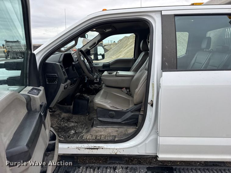 image for item DO2384 2017 Ford F550 XL Crew Cab dump truck