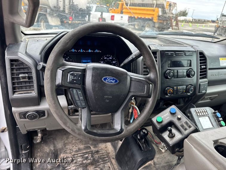 image for item DO2384 2017 Ford F550 XL Crew Cab dump truck