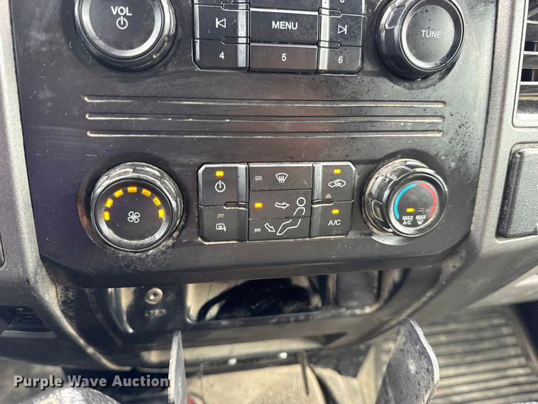 image for item DO2384 2017 Ford F550 XL Crew Cab dump truck