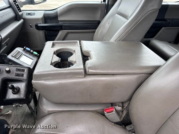 image for item DO2384 2017 Ford F550 XL Crew Cab dump truck