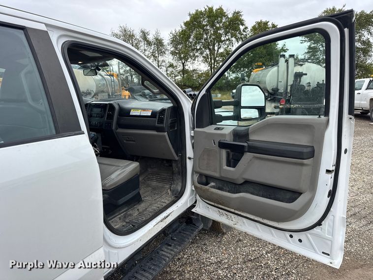 image for item DO2384 2017 Ford F550 XL Crew Cab dump truck