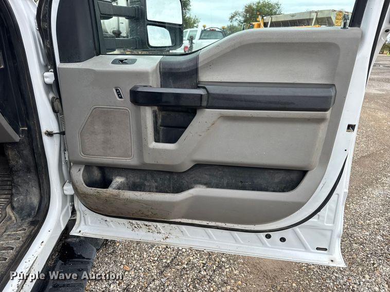 image for item DO2384 2017 Ford F550 XL Crew Cab dump truck