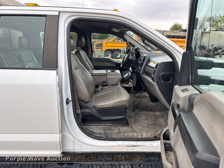 image for item DO2384 2017 Ford F550 XL Crew Cab dump truck