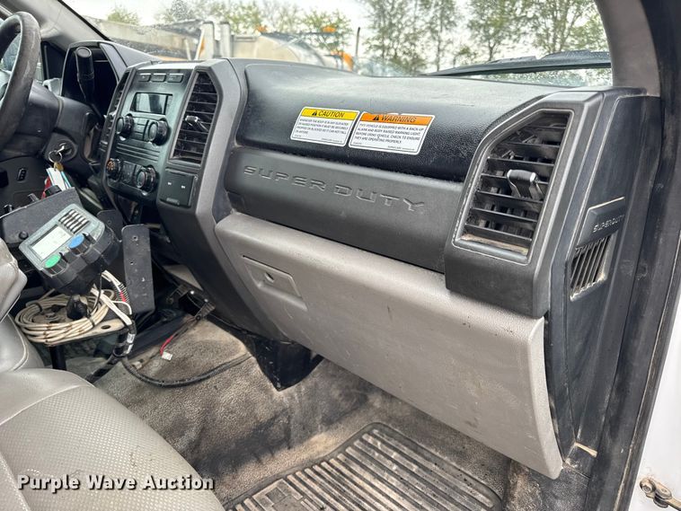 image for item DO2384 2017 Ford F550 XL Crew Cab dump truck