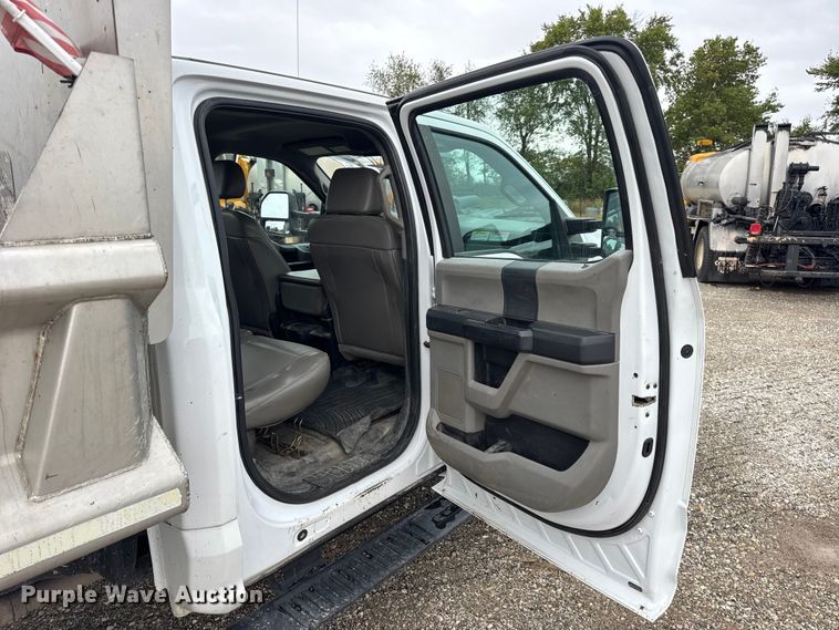 image for item DO2384 2017 Ford F550 XL Crew Cab dump truck