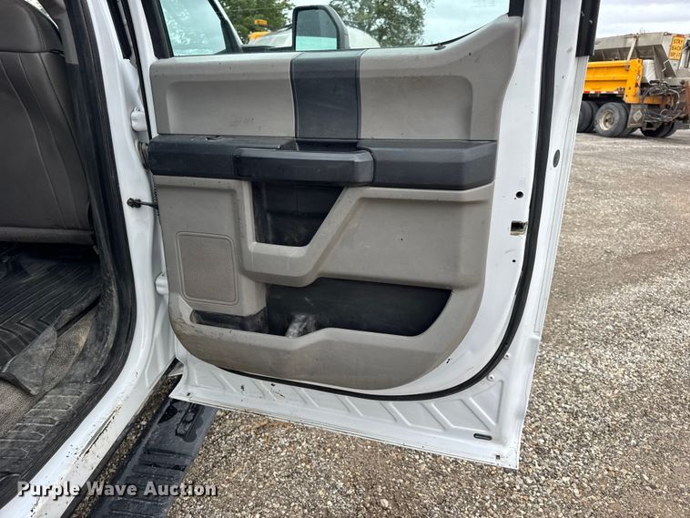 image for item DO2384 2017 Ford F550 XL Crew Cab dump truck