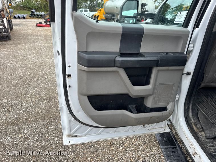 image for item DO2384 2017 Ford F550 XL Crew Cab dump truck