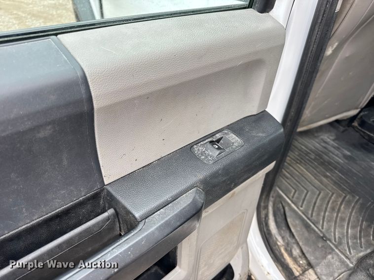 image for item DO2384 2017 Ford F550 XL Crew Cab dump truck