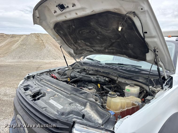 image for item DO2384 2017 Ford F550 XL Crew Cab dump truck