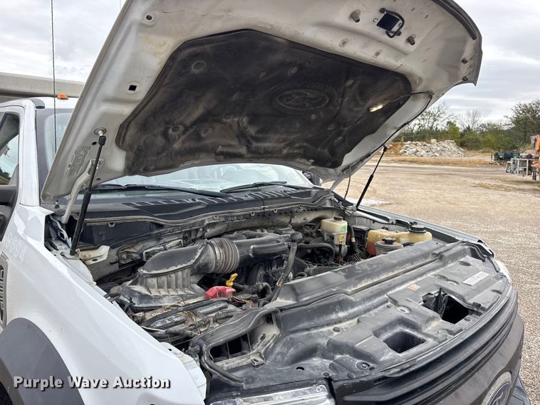 image for item DO2384 2017 Ford F550 XL Crew Cab dump truck