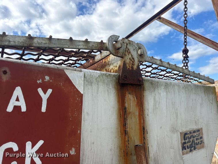 image for item DO2396 Good Roads, Inc. spreader